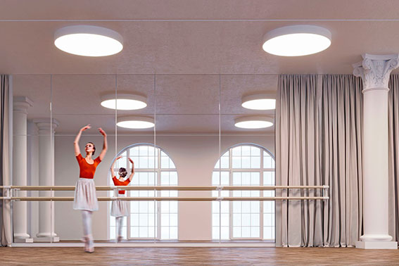 Освещение танцевальной студии с высокими потолками