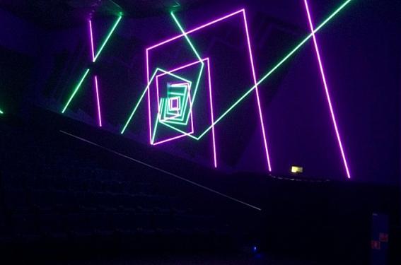 Декоративная подсветка в зале кино